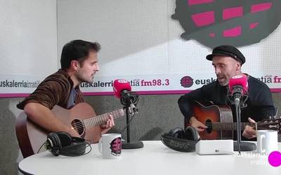 Joseba Iturraspe eta Iban Martin: “Eskafandra jantzi eta gure barrenean murgildu gara lehenengo disko honetan”