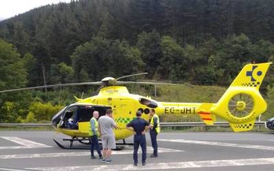 Lan istripua gertatu da gaur Orozkoko enpresa batean eta behargina helikopteroz eraman behar izan dute Gurutzetako ospitalera
