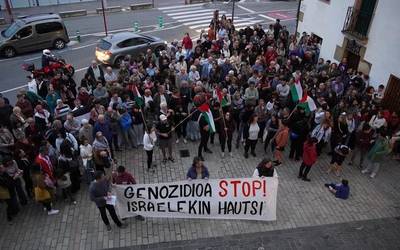 Palestinaren aldeko aldarria ozen entzun da Saregile plazan