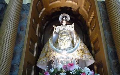 Urrategiko Amaren koroatzearen 75. urtemuga igandean borobilduko du parrokiak