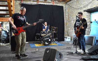 Santi Matxete y los Pieles Rojas taldearen kontzertua bihar Oxangoitin