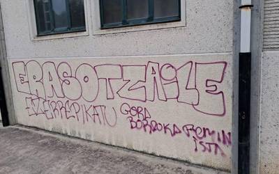 Artziniegako Udalak herriko talde feministarekin egingo du bilera azken egunetan agertutako margoketak direla medio