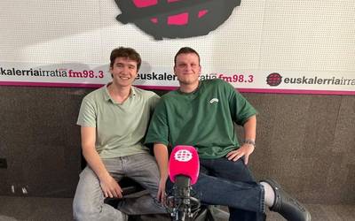 Xabier Olano eta Imanol Burguete (Bisaiak): "Gogotsu gaude gure lehenengo diskoko abestiak oholtzan erakusteko"