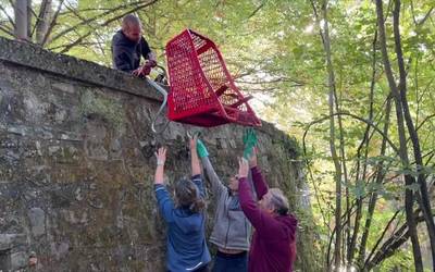 Auzolana eta kontzientziazioa eskutik, Debagoieneko erreka garbiketan
