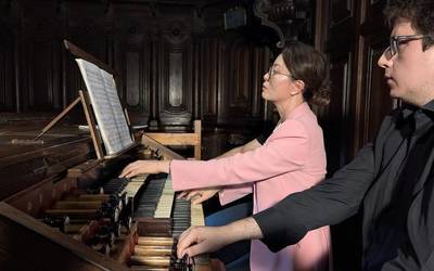 Askotariko doinuak eraman ditu parrokiara Shin-Young Lee organistak