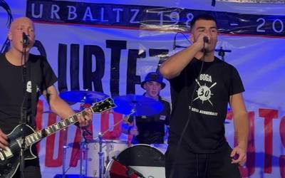 Rebel Noise taldea Urbaltzen urteurren ospakizuna girotu duenetako bat