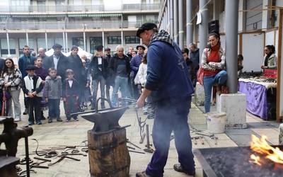 Santamasetako salmenta lizentziak arautzeko plegua onartu du Udalak