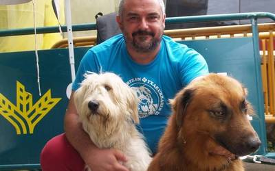 "Ahal dugun guztia laguntzen dugu arraza aurrera eramateko"