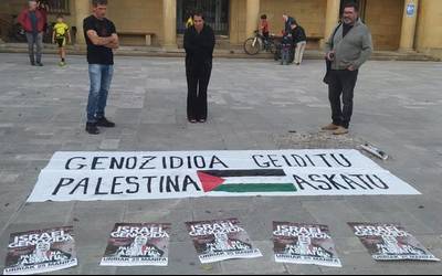 Autobusa Palestinaren alde zapatuan Arrasaten egitekoa den manifestaziorako