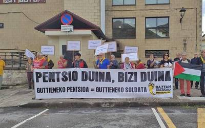 Hilabete honetan ere beraien aldarrikapenak karrikara atera dituzte Baztan-Bidasoko pentsiodunek