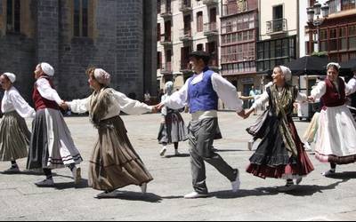 Lore Gazteak-ek Martzillakoekin batera egingo du dantza domeka eguerdian