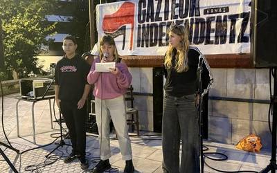 Ernai Antzuola aurkeztu dute "kontzientzia politikoa piztu eta kalera ateratzeko"