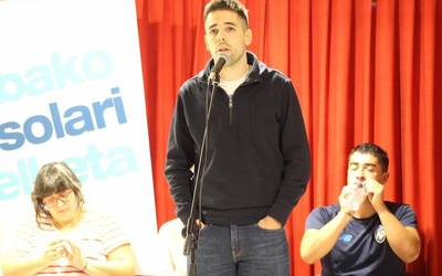 Xabi Igoa aramaioarra garaile Arabako Bertsolari Txapelketarako sailkapen faseko lehen saioan