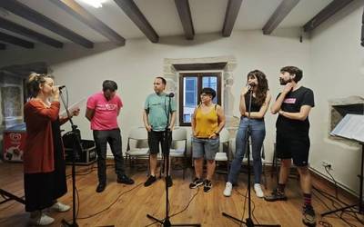 'Geuretik eta Geuretzat' bertso eguna eginen dute azaroaren 2an Donezteben