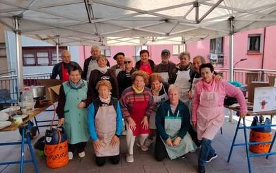 Lehiaketarekin, bazkariarekin eta bingoekin, egun borobila Itxaropena elkartean