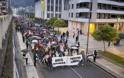 Palestinaren aldeko manifestazio jendetsua egin dute Arrasaten