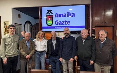 Mende erdia bete izana jai giroan ospatu du Arrasateko Amaika Gazte elkarteak