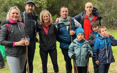 [ARGAZKI GALERIA]  Euriari aurre eginez, giro ederra izan dute Durangok II. Mendi Martxan