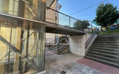 Euskalerria kaleko igogailu publikoari tarteko solairua ateratzeko lanak hastear dira