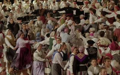 Txikitxu-Arrostaitz dantza taldearen 'Lotzen' ekitaldia osorik