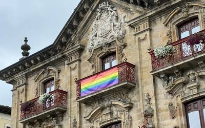 Eguenera atzeratu dute LGTBIQ+ diagnosiko datuak partekatzeko bilera