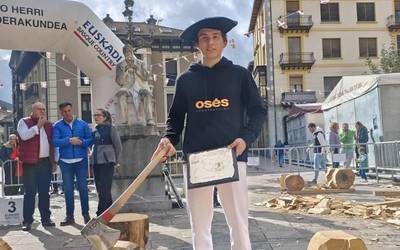 Beñat Senosiainek Euskadiko Aizkolari Gazteen txapela eskuratu du Balmasedan