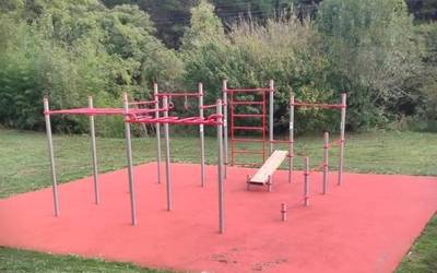 Azpiegitura berriak Aiaran: Kalistenia parkea, ibilgailu elektrikoen karga puntua eta herritarrentzako topalekua