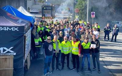 Tubacexeko langileek 4.320 euroko ekarpena egin dute Maderas de Llodioko piketean