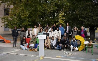 Auzokideen parte hartzea eskatu dute Errotan eskola segregazioarekin amaitzeko