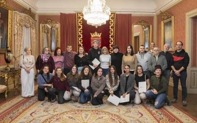 Zazpi auzo elkarterekin batera eginen du lan Iruñeko Udalak adingabeen eskubideen defentsan eta babesean