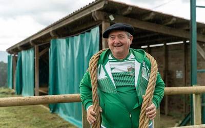 Jose Luis Orozko "Txelis": "Konpetiteko klub gihau behar diz, horrek barik selekzinorik be ez dogu eukiko"