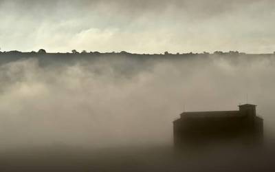 Ostarte zabalak, lainoa altxatzean