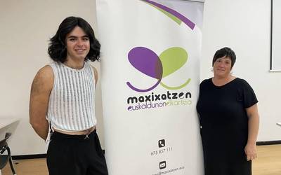 Oholtza gaineko ezerosotasunez aritu dira Aner Peritz eta Onintza Enbeita bertsolariak