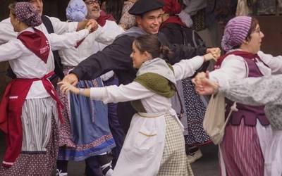 [ARGAZKI GALERIA]: Gozamen erabatekoa Zornotzako Euskal Jaian