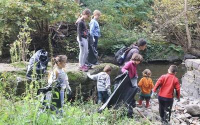 Errekak garbitzeko auzolanak emandakoarekin pozik