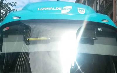 Bihar jaieguna bada ere, larunbateko ohiko ordutegiarekin emango dute zerbitzua Lurraldebuseko autobusek