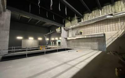 Laudio Antzokiaren obra %37 garestitu ondoren, Omniak hausnarketa egitea eskatu du