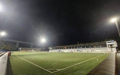 Tabirako futbol zelai handiko argiztapen-sistema aldatu dute
