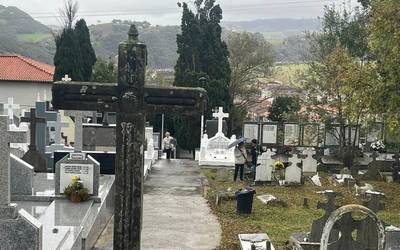 Hilerria lorez josi dute herritarrek Santu Guztien Egunean