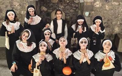 Mamu eta munstro txikiak gozoki eske