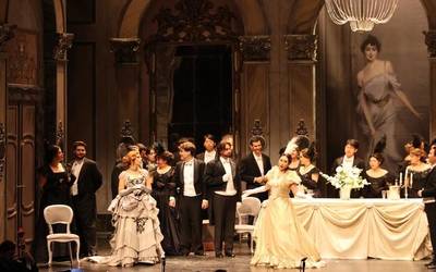 'La traviata'-rekin arrakastatsu itzuli da opera Amaia antzokira