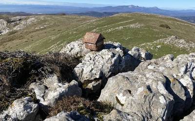 Mendizale bat erreskatatu dute Arlutz mendian