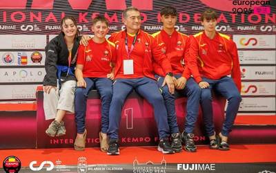 Atama Eskoriatzako borrokalariek bost domina eskuratu dituzte Europako Kenpo Txapelketan