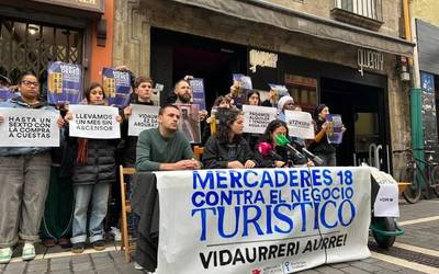 Jazarpen inmobiliarioa salatu dute Mercaderes karrikako 18.zenbakiko bizilagunek