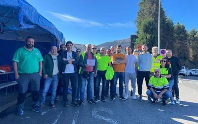 Tubos Reunidoseko langileek ekarpena egin diote Maderas de Llodioko erresistentzia kutxari