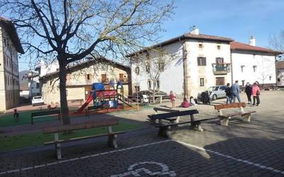 Hiru lanerako gobernuaren erantzunaren zain