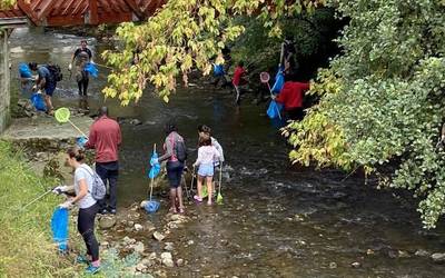 Domeka honetan egingo dute Mañaria erreka garbitzeko jardunaldia