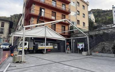 Animaliarik gabe, baina oparo dator Gaztañerre Azoka