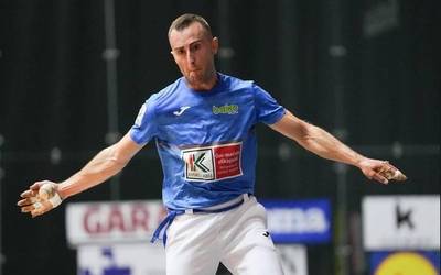 "Ez zegoen nire esku. Buelta ahalik eta gutxien eman, eta aurrera"