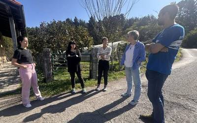 Udala auzoetan zehar ibili da bizilagunekin batera, udalerrian egin litezkeen hobekuntzak identifikatzeko